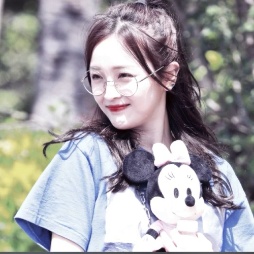 吴宣仪头像.自调滤镜