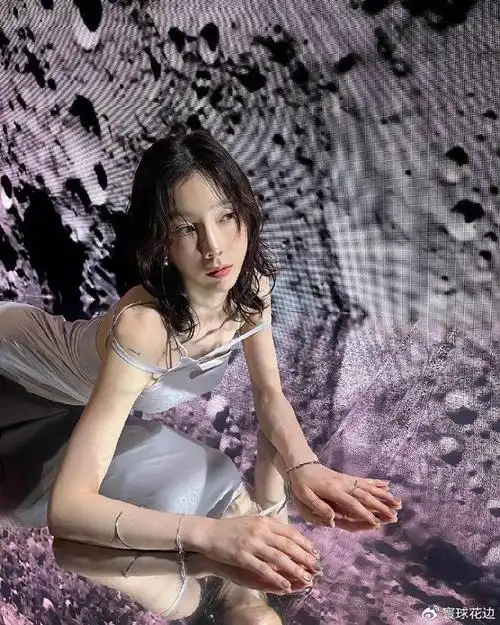 舞台魅力满分10位韩国solo女歌手iu太妍都是代表人物