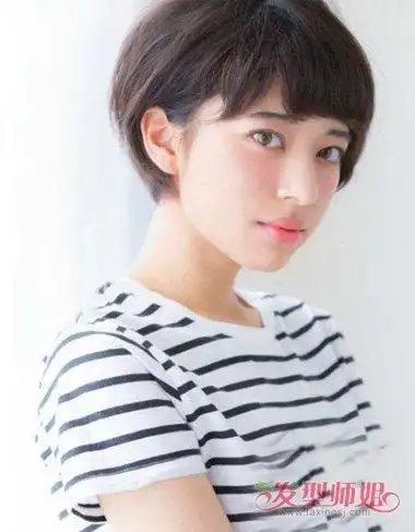 女生短头发剪弧状刘海 发型设计