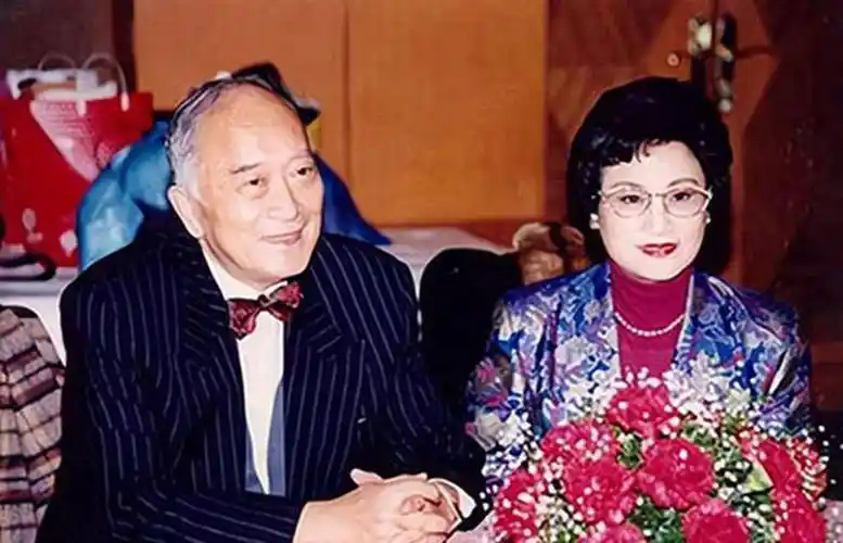 孙庆原现身,向上影捐赠父亲铜像,为何没从事艺术工作_王文娟_妈妈