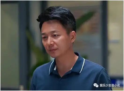 又和当红女星有过矛盾,毕业后的刘奕君无戏可拍,只能和张嘉译做了一样