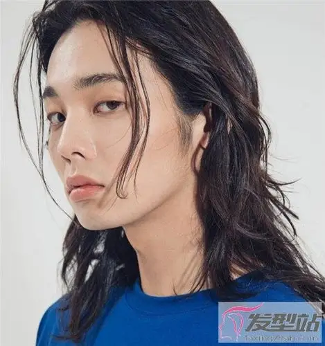 检验男生颜值的标准长发尽显男儿本色