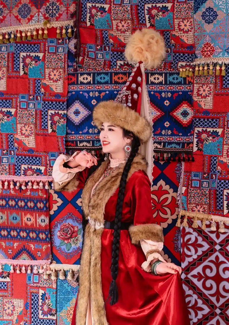 想要拍摄一组具有哈萨克民族特色的写真.