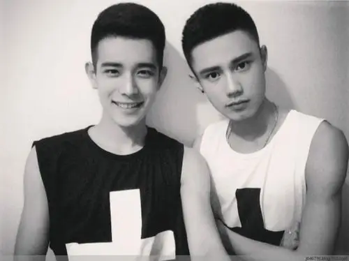 一对双胞胎帅哥 许振介许振彪 - 江沙 - 闲云野鹤