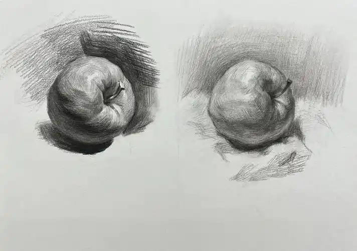 素描课上临摹了两个苹果你更喜欢哪一个