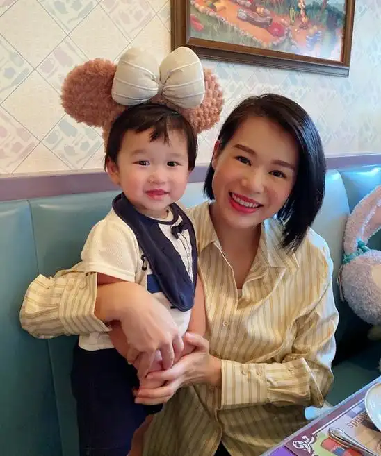 胡杏儿三胎生子现场照片_第三胎儿子名字叫什么 - qq业务乐园