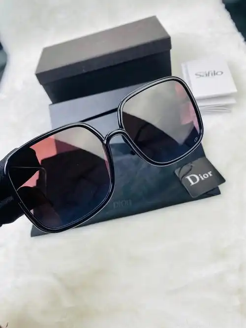 dior迪奥眼镜太阳镜男女都可戴颜值相当高附件盒子眼镜布卡片我们超值