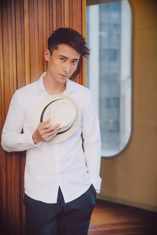 p>刘立,1985年9月25日出生于江苏省,毕业于 a target="_blank" href=