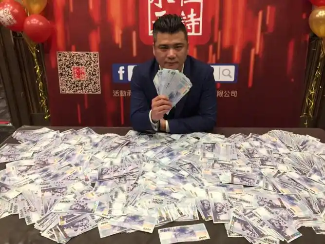 土豪直播主生日买宾士送粉丝.(图/翻摄自脸书/林扬竣临时粉丝团)