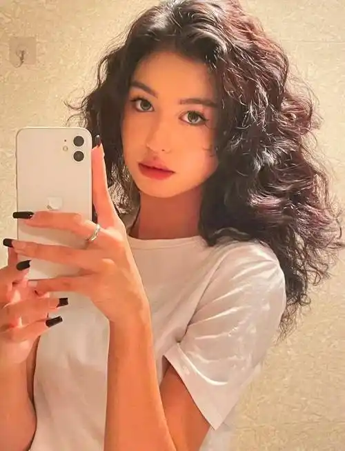 "法式羊毛卷"_中国_发型_形象