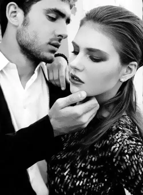 她闭着眼向他走着,想到700_955竖版 竖屏