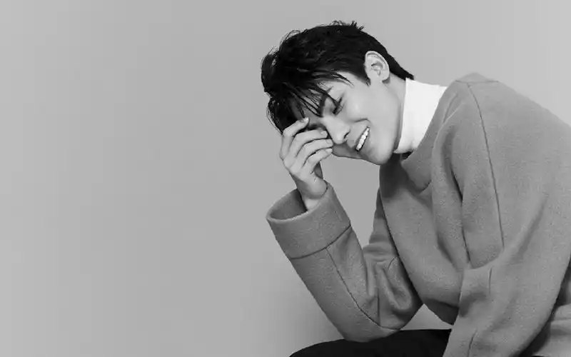 侯明昊魅力写真大片桌面壁纸