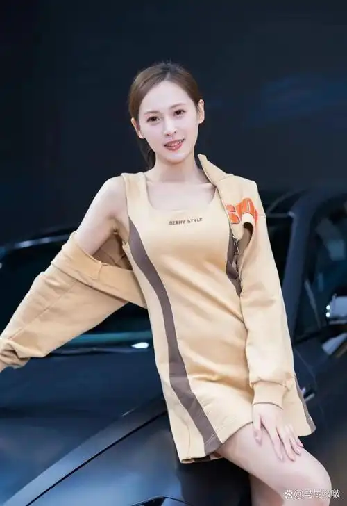 小龙鼠    本名吴丹,福建南平人,身高175cm,体重53kg