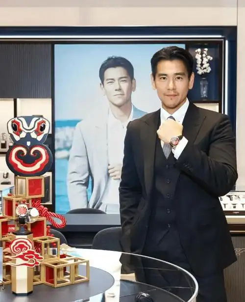 彭于晏上海活动胖到认不出,胡子拉碴好邋遢,一句话透露变化原因