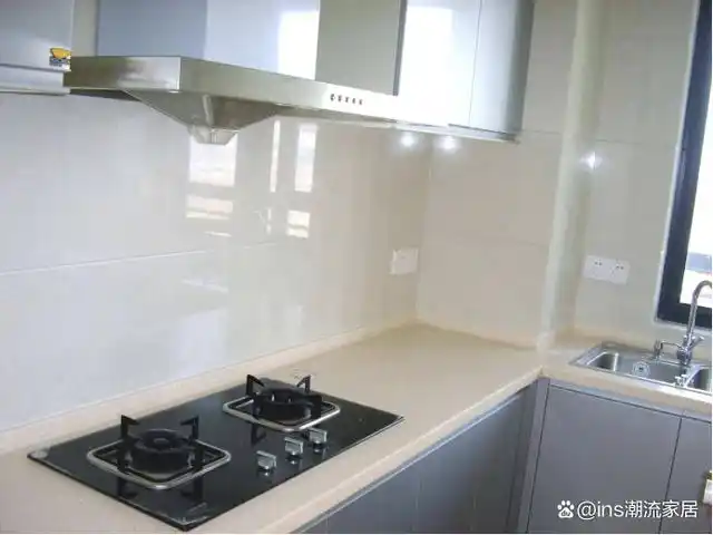 燃气灶和台面需要粘吗