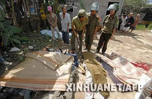 越南一座在建桥梁坍塌 造成至少60人死亡[组图]