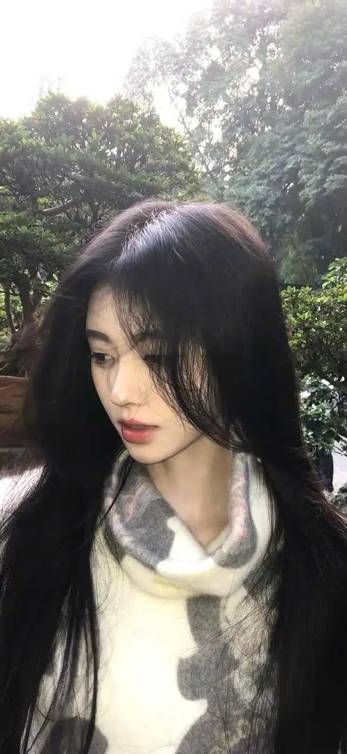 曾经的国民美少女鞠婧祎现如今出落得更水灵了