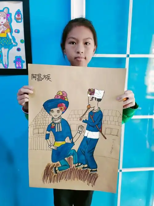 大班作品《少数民族服饰》和《昆虫》