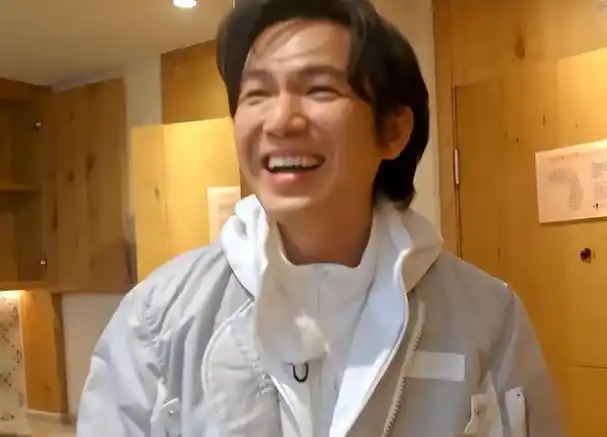 "不老男神"有多假?满脸皱纹,发福发腮,生图揭露"人间真实"