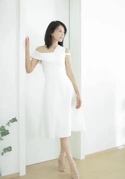 分享一组高圆圆图片给大家,图中的明星图片壁纸会点缀你的电脑桌面