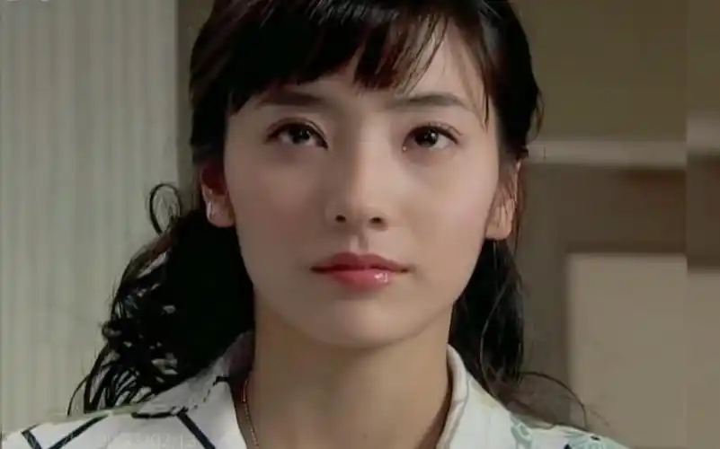 【韩彩英】豪杰春香美颜混剪 · 真人版芭比娃娃,很奇怪呢!