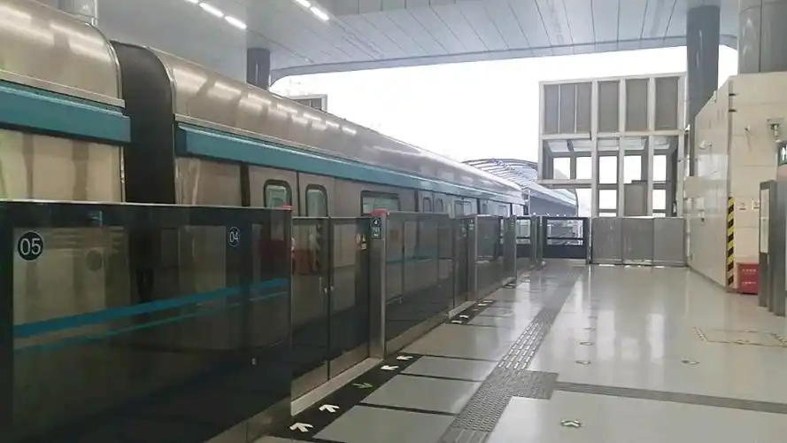 北京京港地铁4号线010号车西红门站出站(安河桥北站方向)_哔哩哔哩