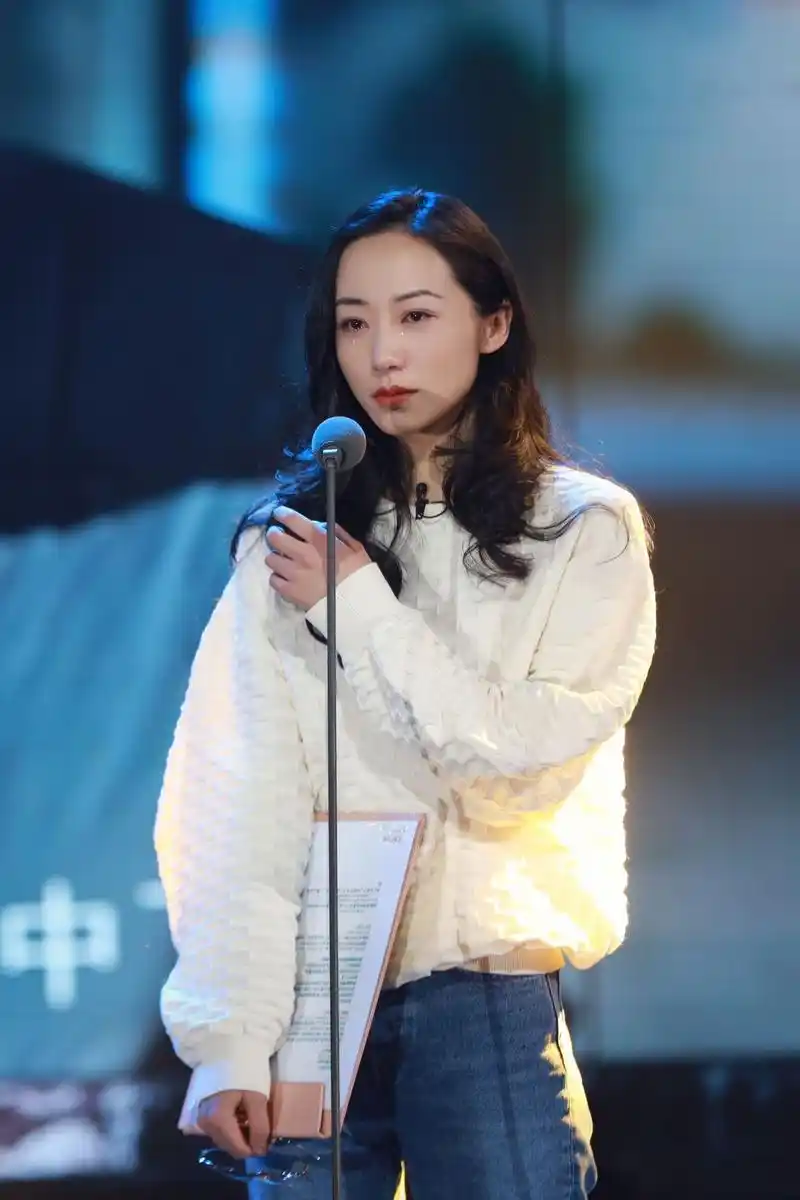 原创韩雪170身高太优秀红裙藏不住花瓶身材优雅长卷发女人味十足