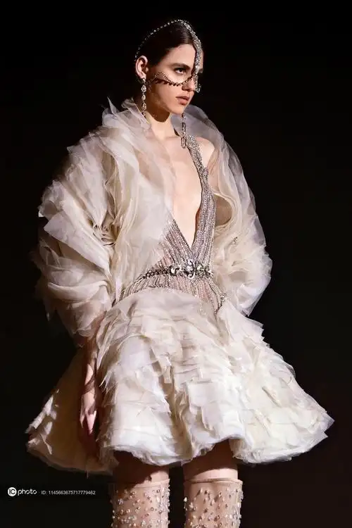 2021春夏巴黎高定时装周eliesaab细节