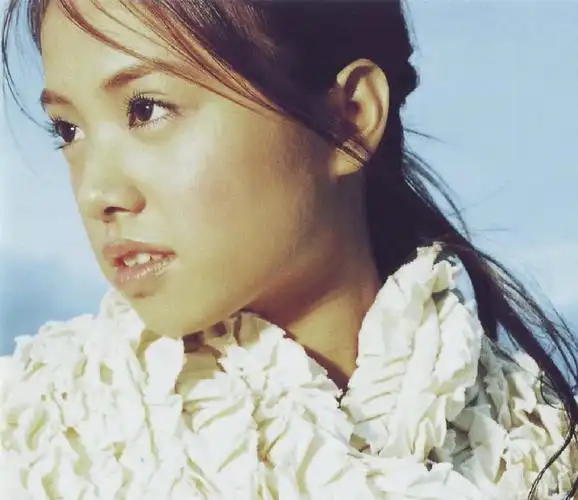 组图:蔡依林19年前专辑写真青涩灵动 婴儿肥小脸少女感十足_高清图集