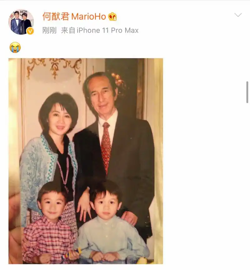 赌王何鸿燊逝世何猷君晒全家福合影悼念配大哭表情思念父亲