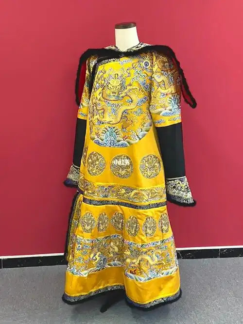 康熙皇帝御用冬朝服