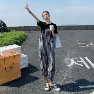 风晓薇格子背带裤女夏装薄款港味网红宽松减龄七分裤裤哈伦连体裤套装