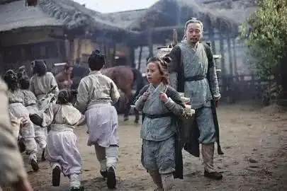 原创从王莽给妻子穿的短裙更加证实了他已经穿越了