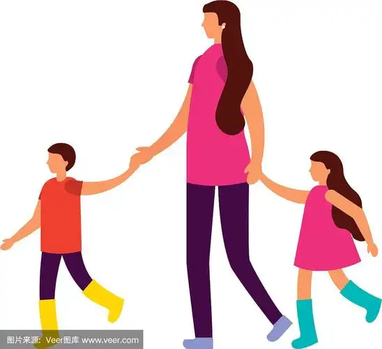 母亲牵着儿子和女儿的手