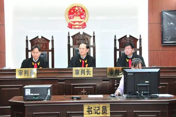 审判长的法庭工作人员的构成