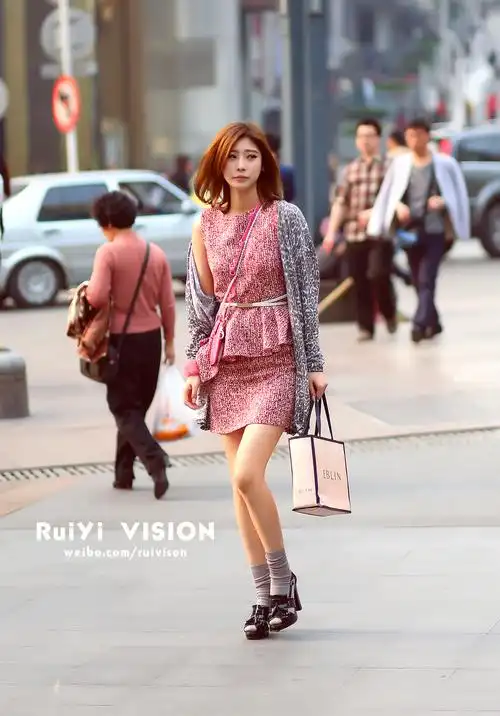 重庆时尚街拍—美女的春天!