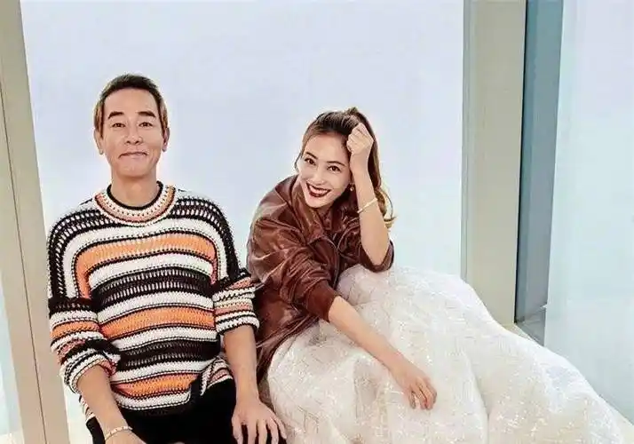 陈小春应采儿结婚10周年,相差16岁感情依旧甜蜜,令人羡慕.