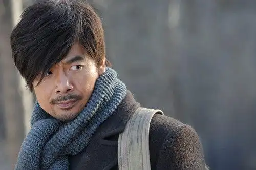 宋佳伦拍完《红高粱》赶场《燃烧》 激起斗志