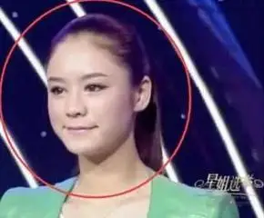 张馨月穿睡衣与林峯同框庆冬至,素颜遭网友吐槽,和旧照判若两人