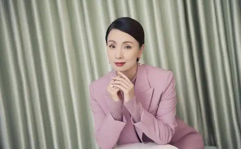 在小陶虹的个人社交平台上还可以看到她晒出的日常生活中,自己宅在家