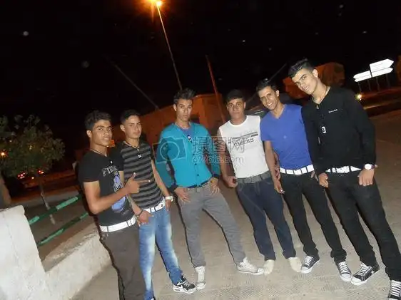 一群屌丝的合照