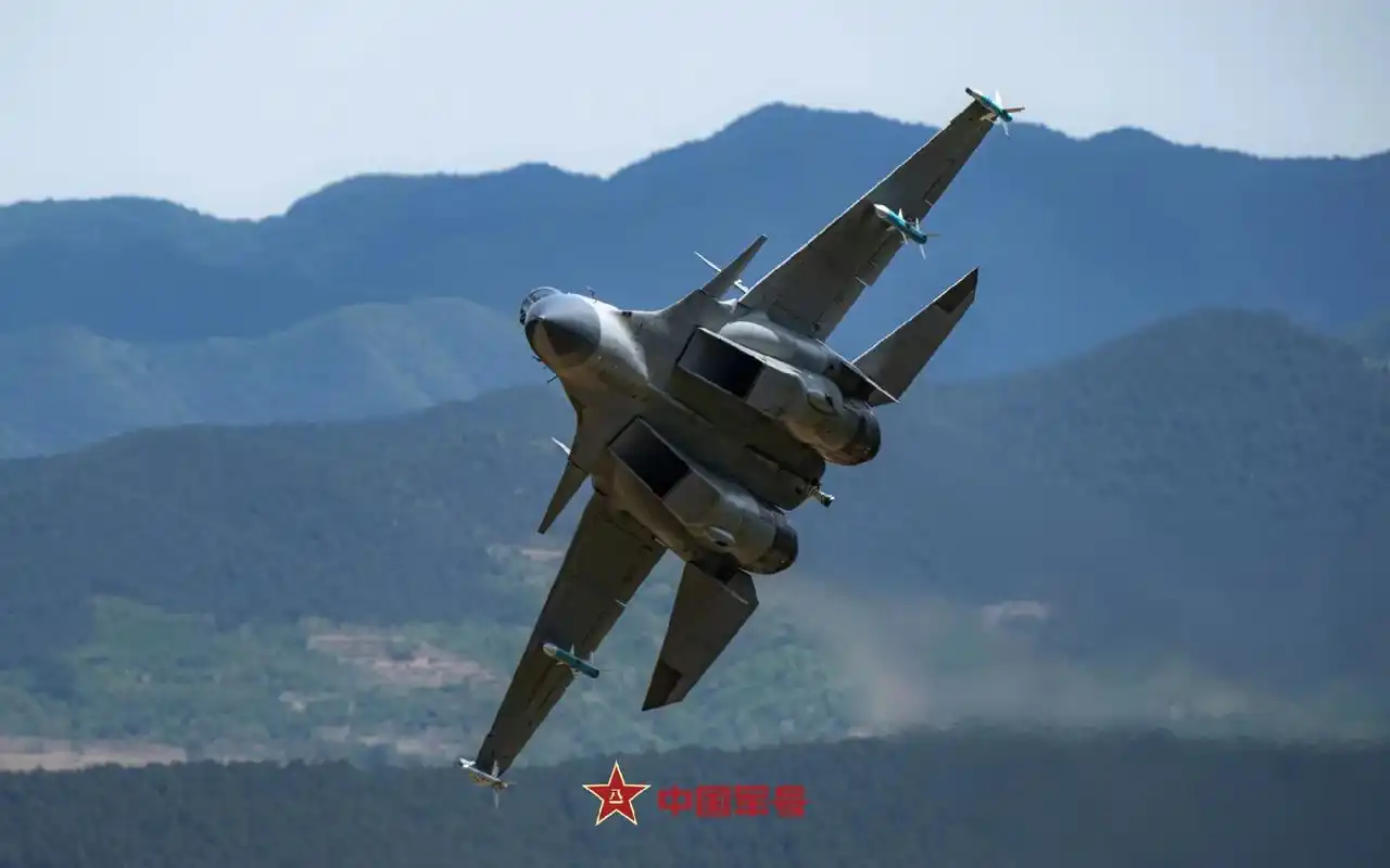 歼15 #舰载机 #沈飞 中国军网的一组图,图1可见歼15 - 抖音