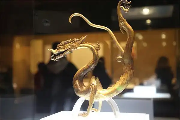 精选西安博物院最具代表性的国宝文物,通过图文展示介绍,音视频讲解