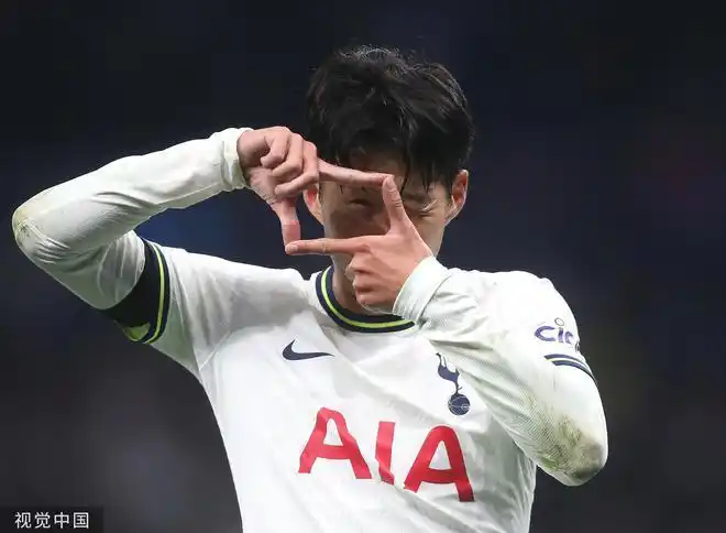 孙兴慜标志性庆祝