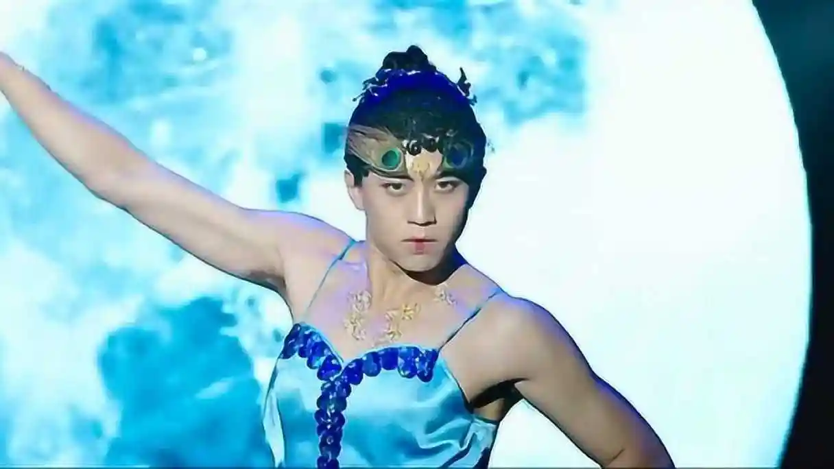 邓超想把300斤巨石作为礼物送给孙俪,网友:他嫌孙俪脖子不够长