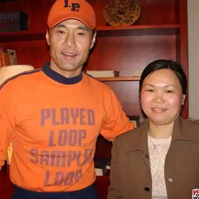 59岁于荣光全家近况:丑妻虽丑但帮他豪赚几个亿!