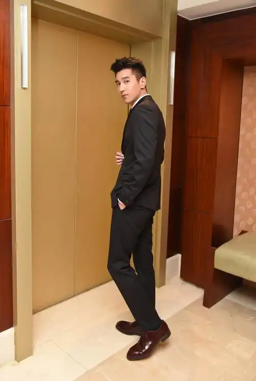 皮鞋是一个男人成熟的标志,作为一个男人无论你是礼貌得体的绅士,还是