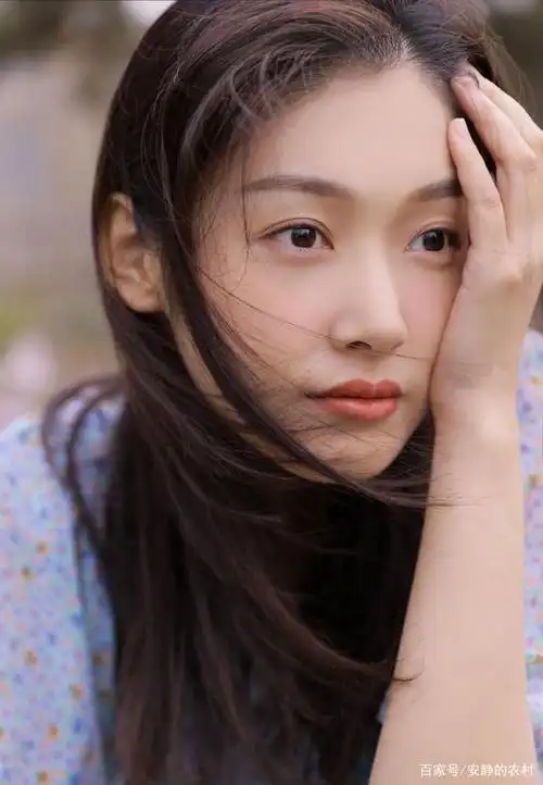 气质女神王双美照,五官精致,长相甜美可爱,清新丽人演技在线!