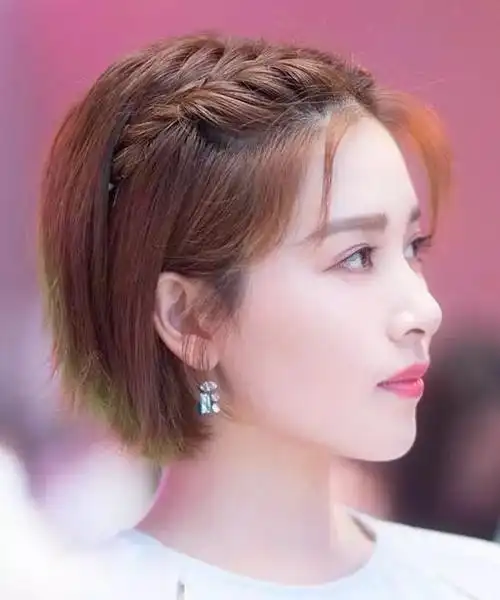 长发 杨桃辫比较淑女比较公主,短发 杨桃辫就更显灵动感了.