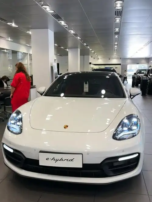 保时捷帕拉梅拉白色现车